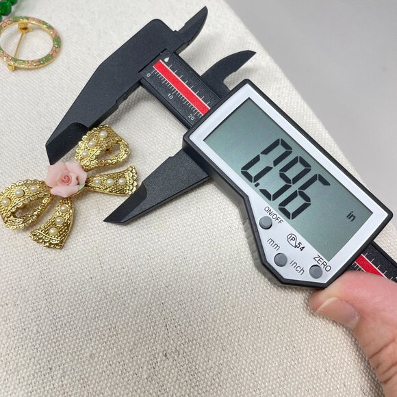 Lot of 5 Vintage‎ Brooches Christmas Art Deco Bow Angel Floral Brooch Pin - Picture 9 of 16